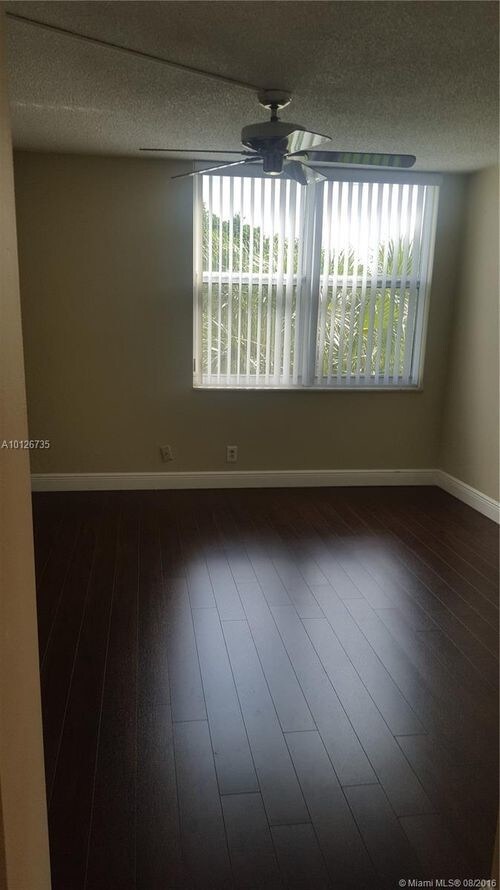 Building Photo - 9441 Evergreen Pl