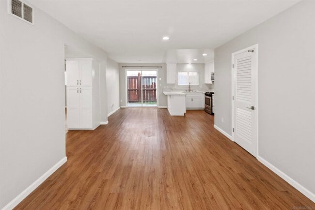 Building Photo - 810 G Ave