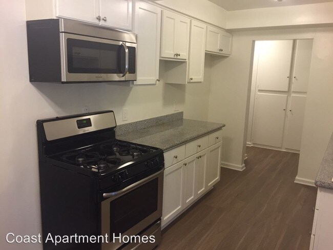 Building Photo - 400 Merrimac Way