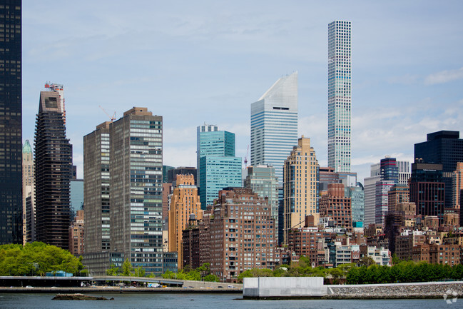 Foto del edificio - 100 United Nations Plaza