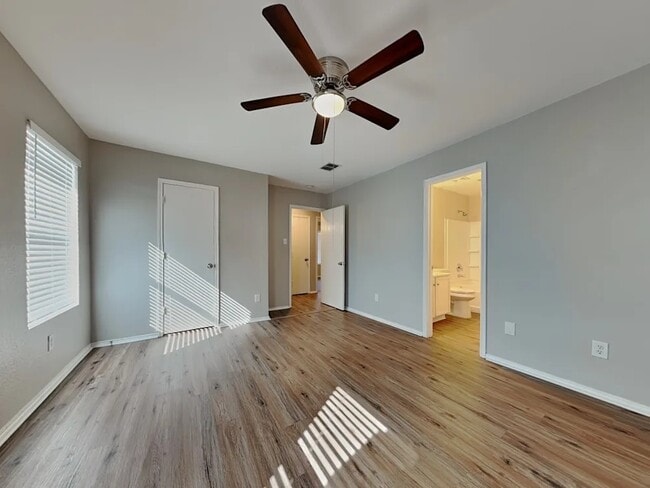 Building Photo - 1512 Queens Brook Ln