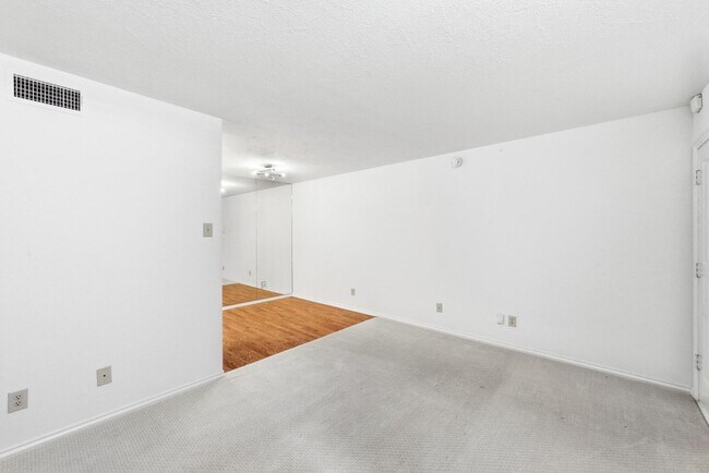 Foto del edificio - 505 W 7th St