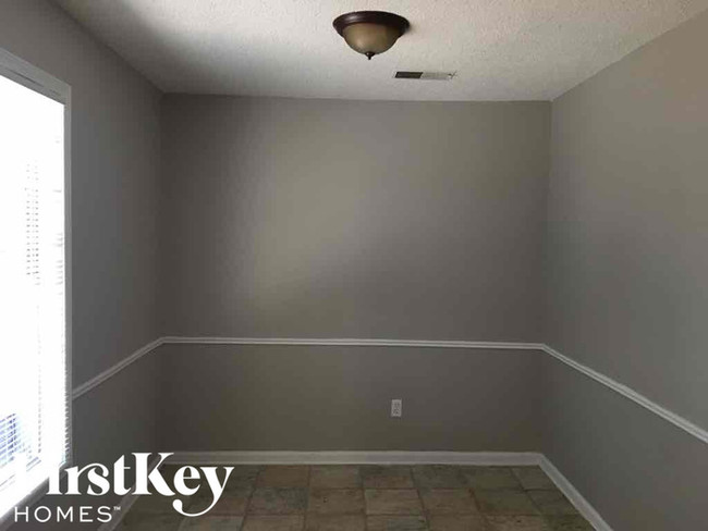 Foto del edificio - 6177 Briarbend Ln