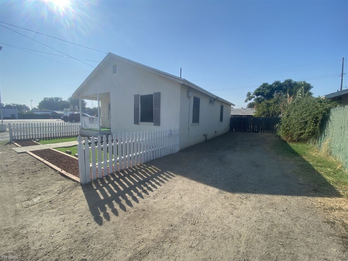 Foto principal - 2 br, 1 bath House - 14029 Walnut St