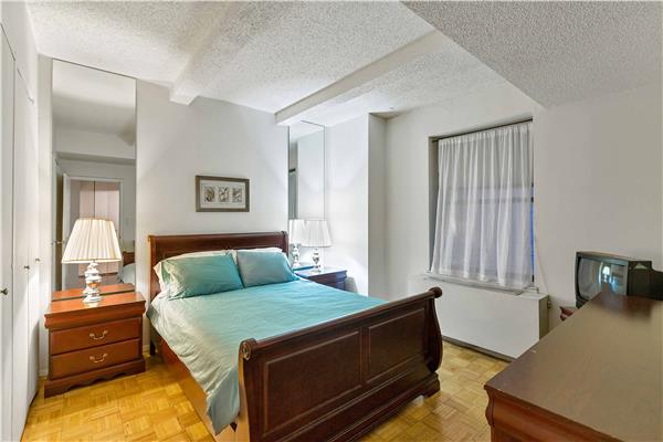 Building Photo - 150 W 51st St