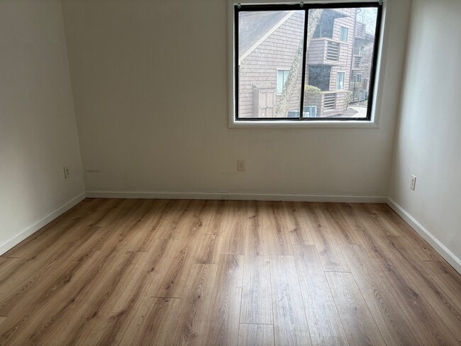 Foto del edificio - 166 Old Brookfield Rd