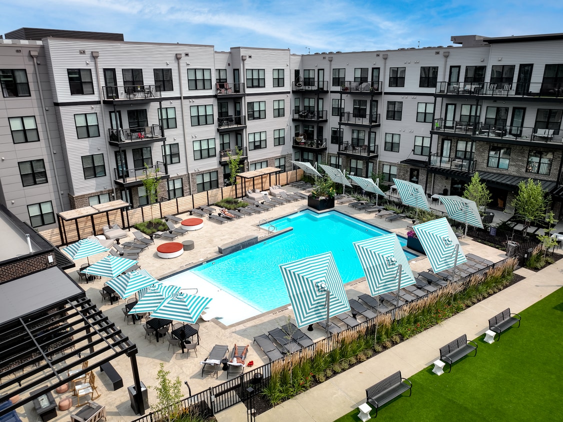 The Thomas Courtyard and Pool - The Thomas at GVX