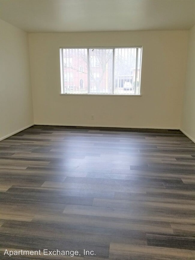 Building Photo - 2144 Yale Ave