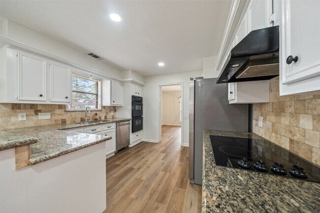 Foto del edificio - 3518 Cave Springs Dr