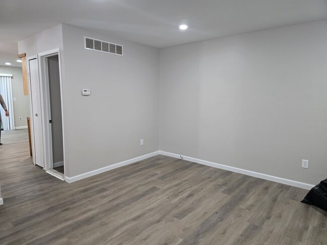 Building Photo - 38177 Jamestown Dr