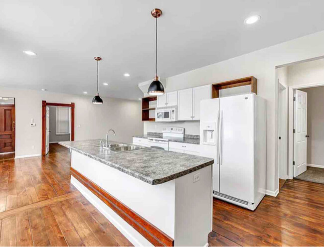 Foto del edificio - 625 N Maple Ave