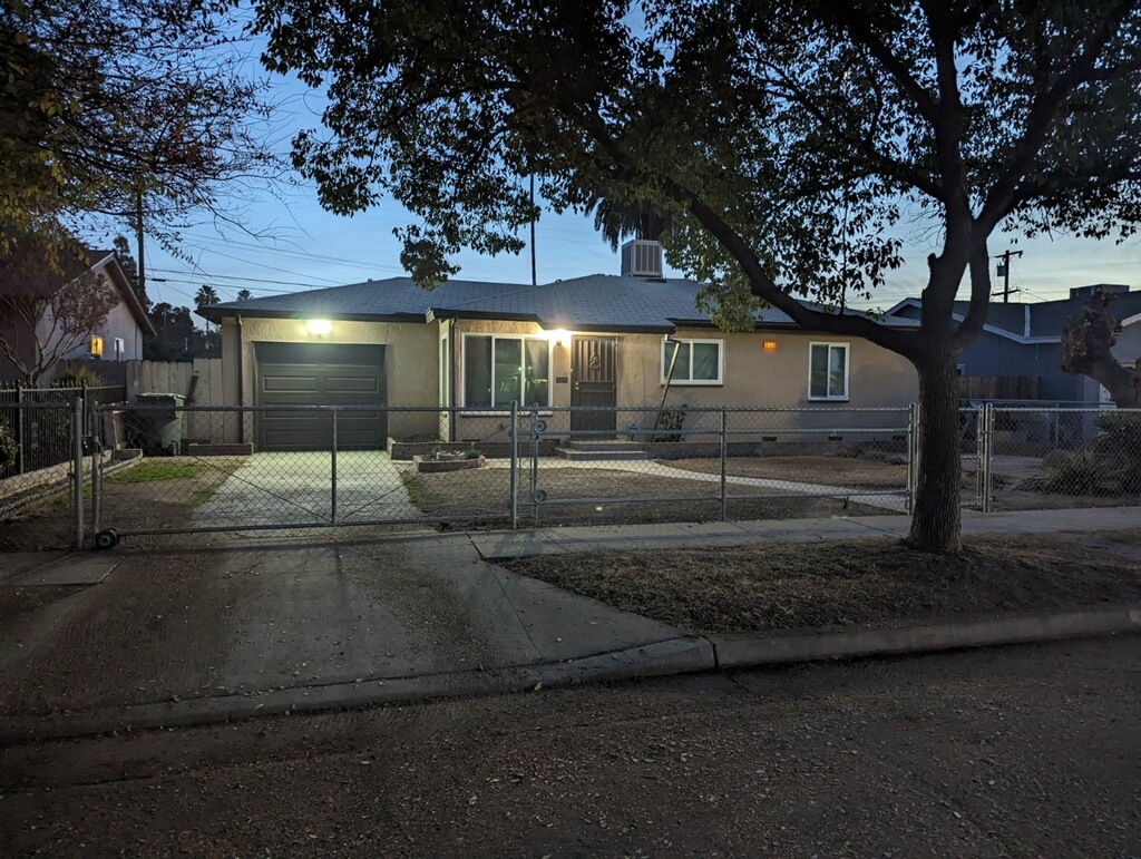 Foto principal - 4732 E Lyell Ave