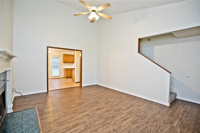 Building Photo - 687 Zachary Dr