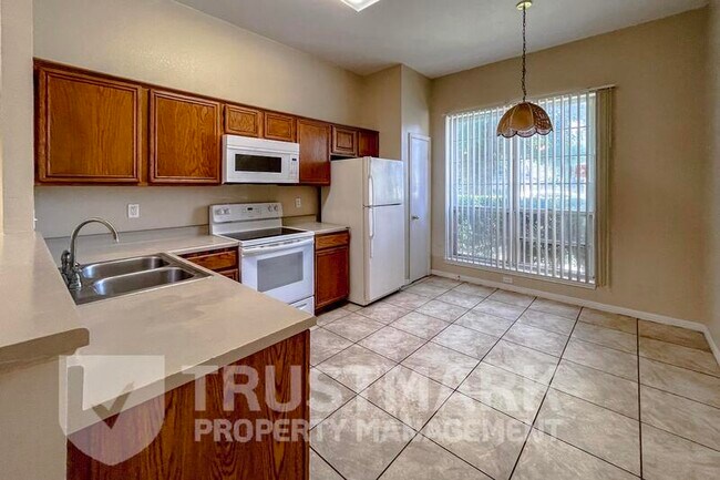 Building Photo - 2407 Armadillo Dr