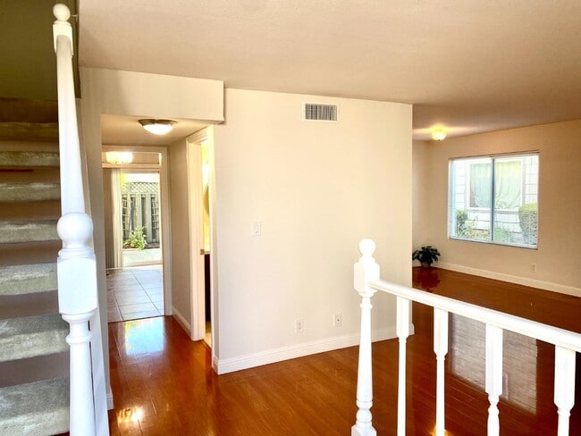 Building Photo - 982 Marquette Ln