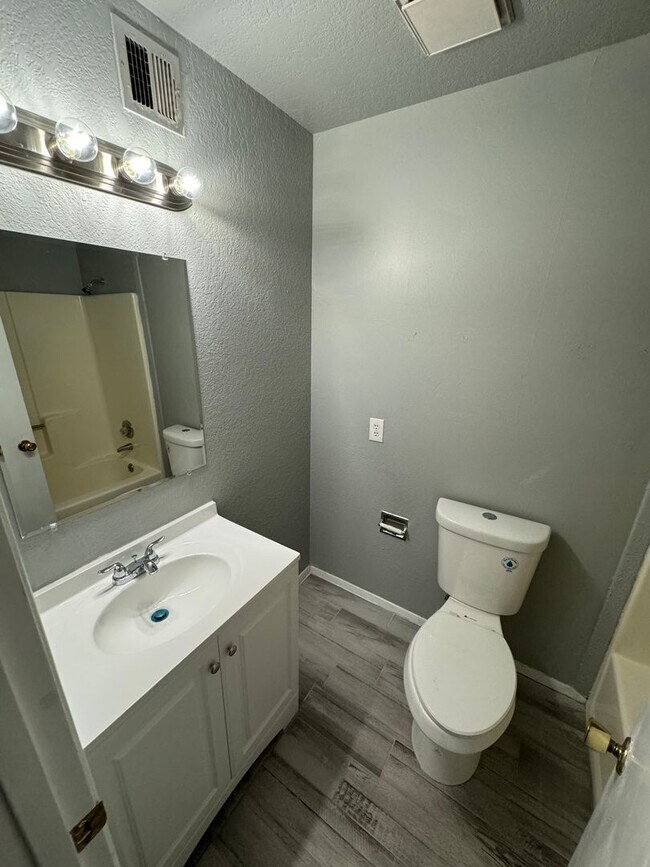 Building Photo - 2930 Claude Dove Dr