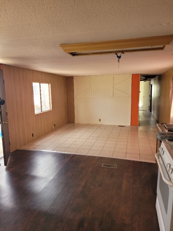 Building Photo - 10 9th Ave