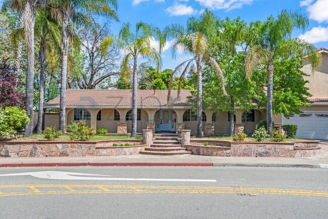 Building Photo - 1400 Arkell Rd