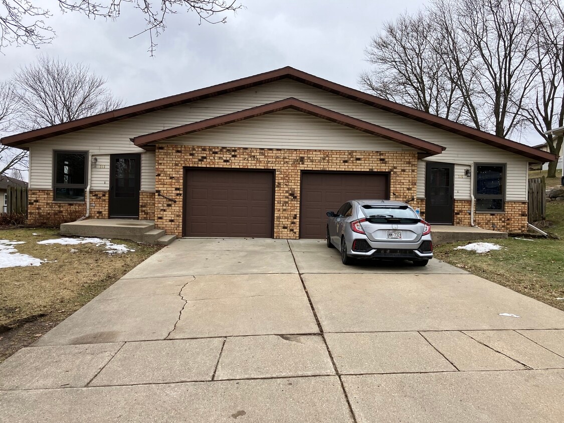 212 Maple Dr, Mount Horeb, WI 53572 House Rental in Mount Horeb, WI