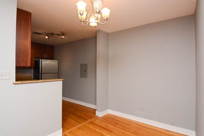 Foto del edificio - 675 W Wrightwood Ave