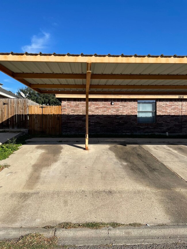 Building Photo - 1806 S Ironwood St
