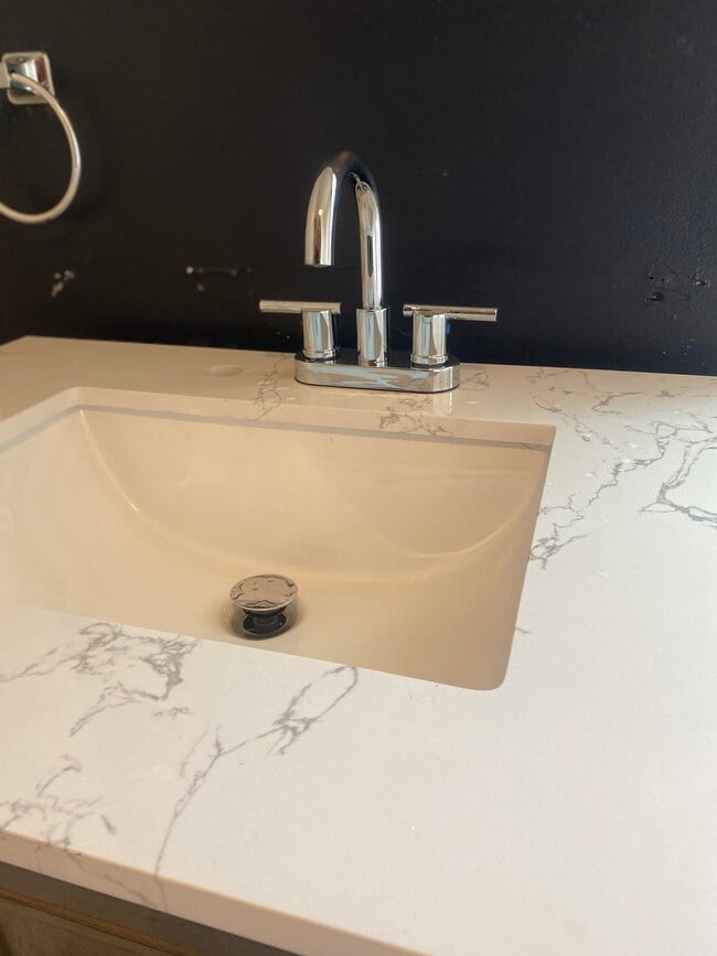 3E8A8208 - 217 Hamilton Ave