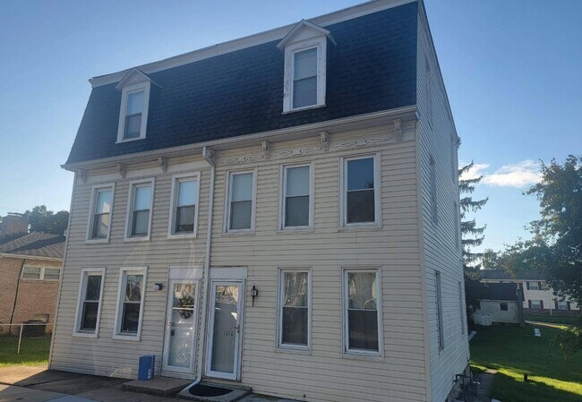 Building Photo - 1310 W College Ave