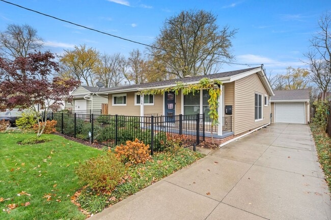 Building Photo - COMING SOON! Stunning 3 Bed, 1 bath Home in Berea!