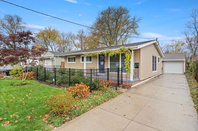 Foto del edificio - COMING SOON! Stunning 3 Bed, 1 bath Home in Berea!