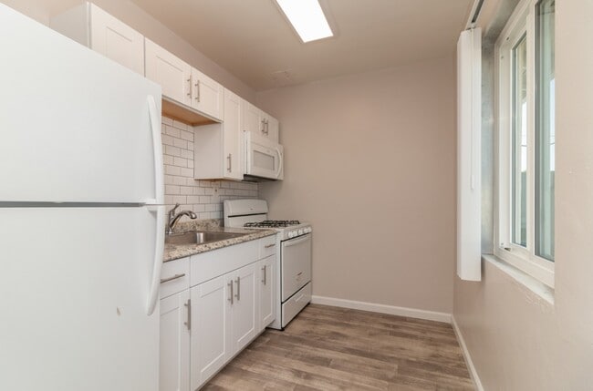 Building Photo - Kingston