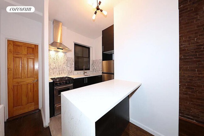 Foto del edificio - 301 E 95th St