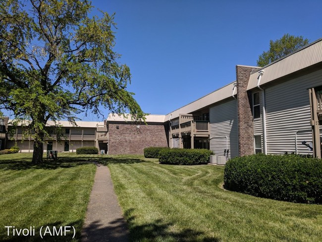 Building Photo - 1027 Tivoli Crescent