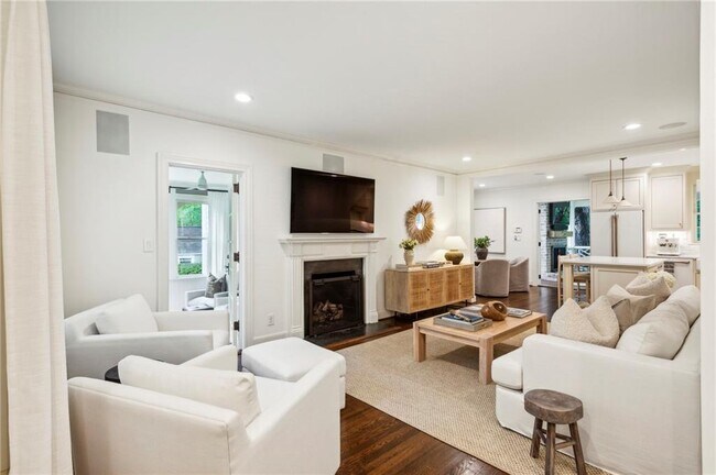 Foto del edificio - 361 Redland Rd NW