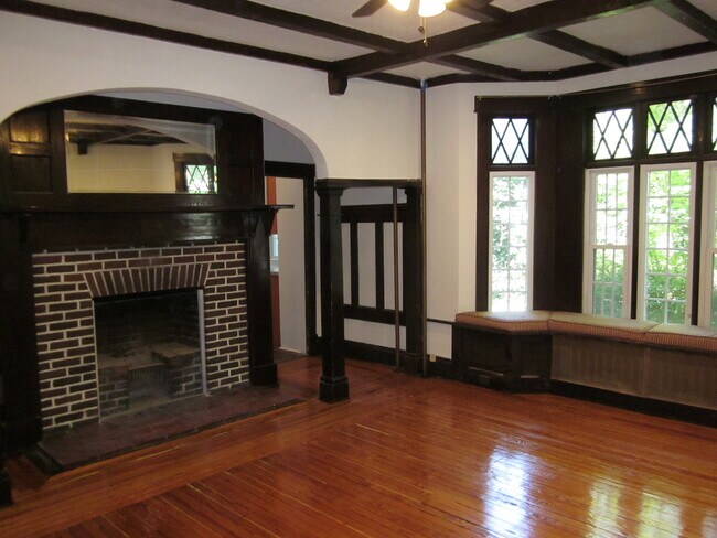 Building Photo - 39 Carley Ave