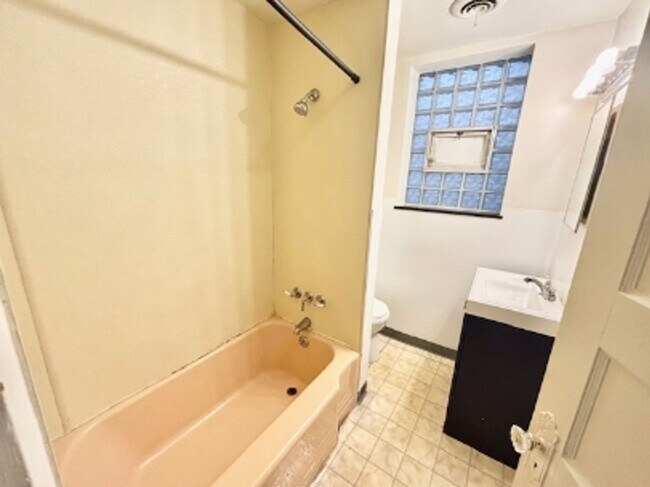 Foto del edificio - 703 Brookline Blvd