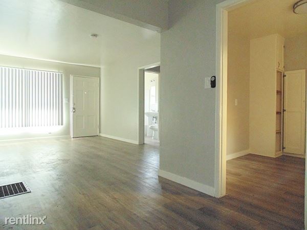 Building Photo - 2076 Magnolia Ave