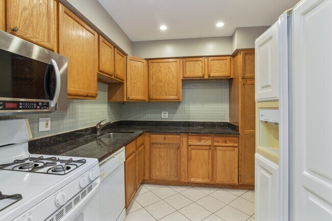 Building Photo - 1471 N Winslowe Dr