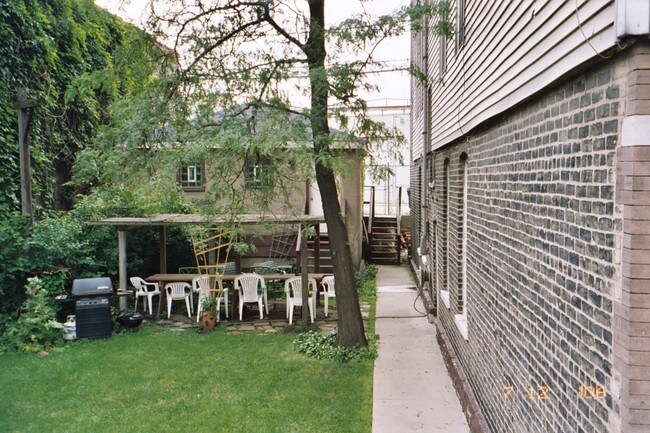 patio y casa - 1507 Elston N Ave