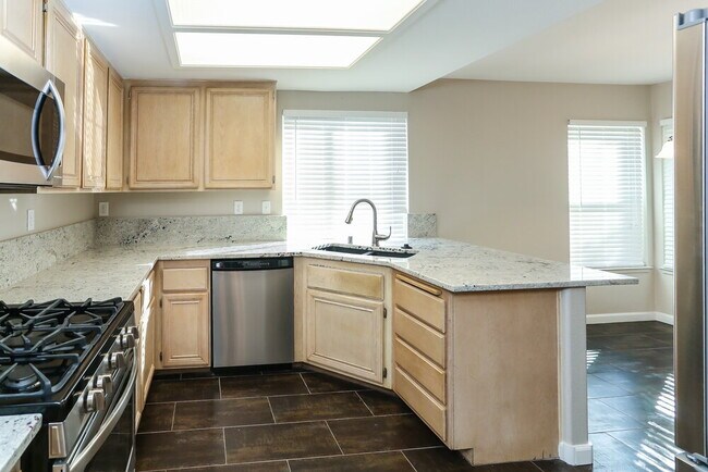 Foto del edificio - 4401 La Reina Cir