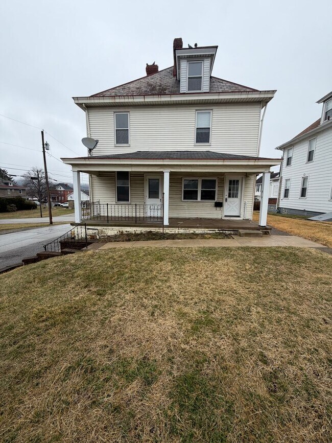 Building Photo - 914 Lawrence St