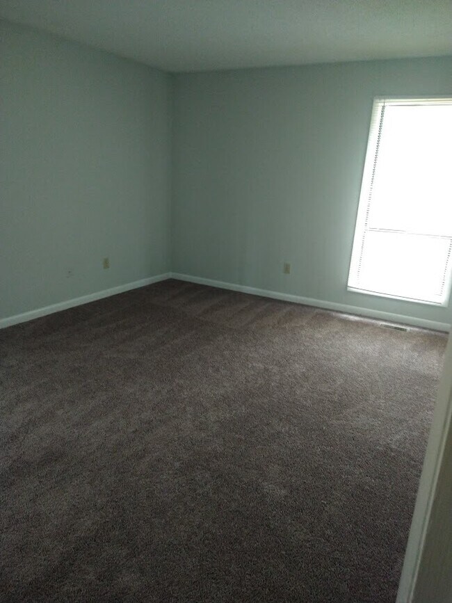 Building Photo - 2br/2ba