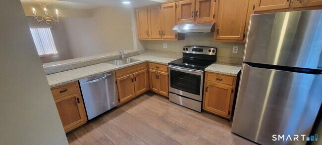 Foto del edificio - 166 Old Brookfield Rd