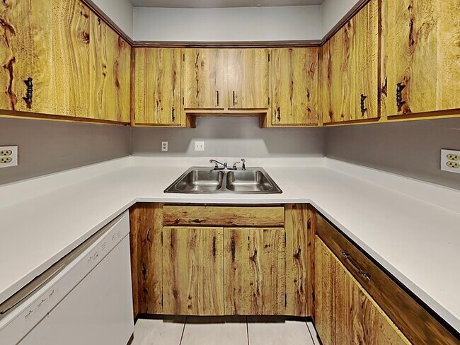 Foto del edificio - 2436 Maple Ave