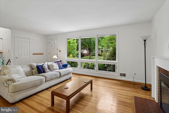 Building Photo - 1703 Tilton Dr
