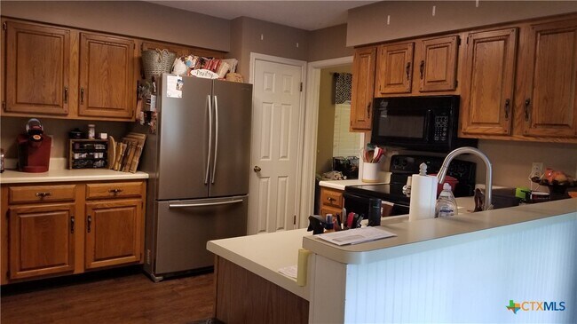 Building Photo - 329 Paisano St