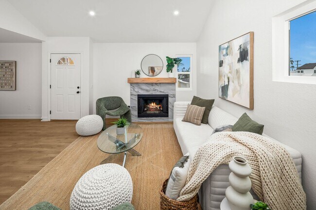 Foto del edificio - Top-Floor Coastal Retreat — Fully Remodeled, Steps from the Sand