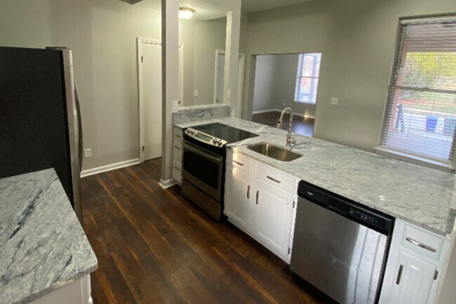 Building Photo - 613 Dennison Ave