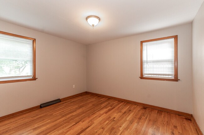 Photo - 437 Elizabeth St House