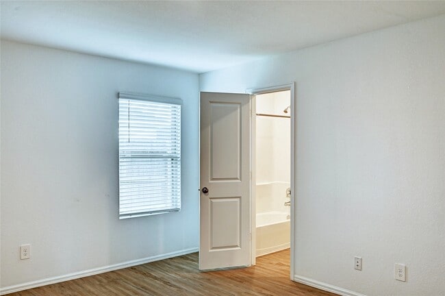 Building Photo - 24110 Wandering Brk Dr