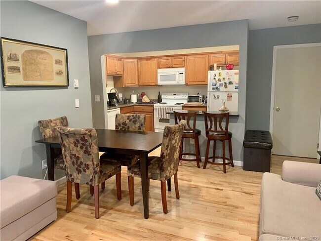 Foto del edificio - 3004 Madison Ave